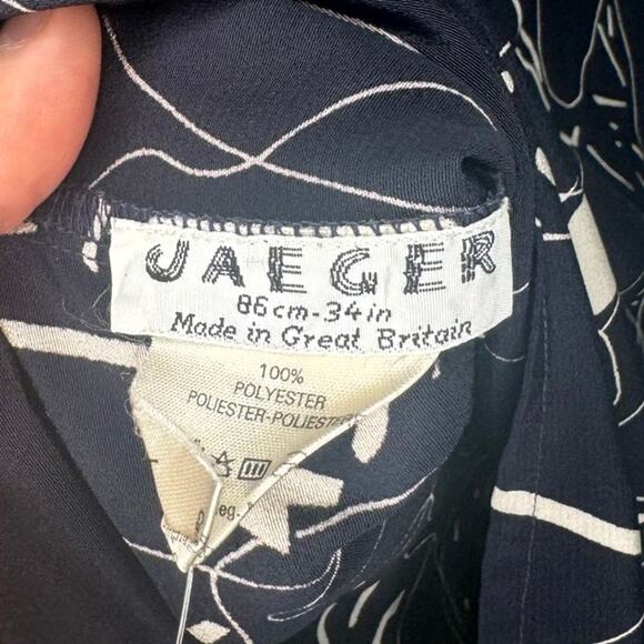 Vintage Jaeger, Made in Great Britain, Collard Abstract Blue Short Sleeve Blouse - Picture 6 of 6